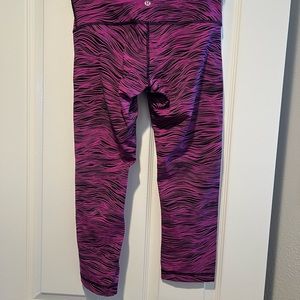 Lulu crop low rise.  Size 6. I have worn them once. Excellent condition.